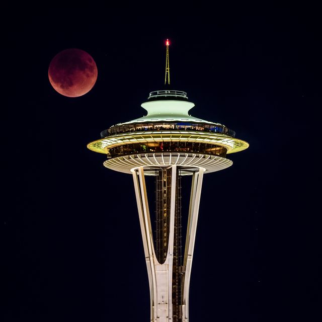 lunar-eclipse-space-needle.jpg