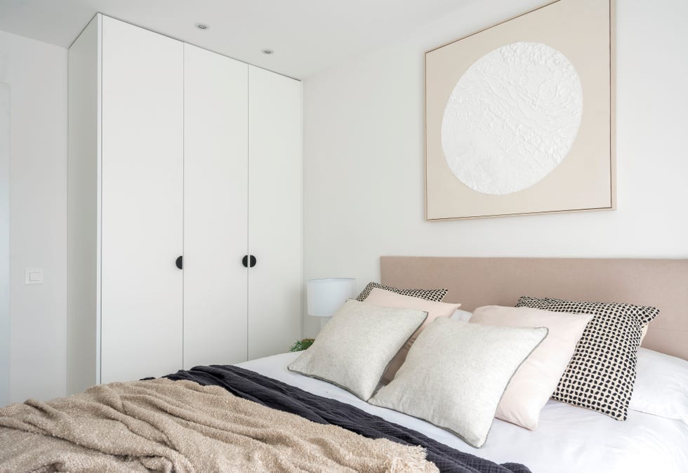 una transformacion sorprendente, de espacios oscuros a una vivienda luminosa y funcional en bilbao