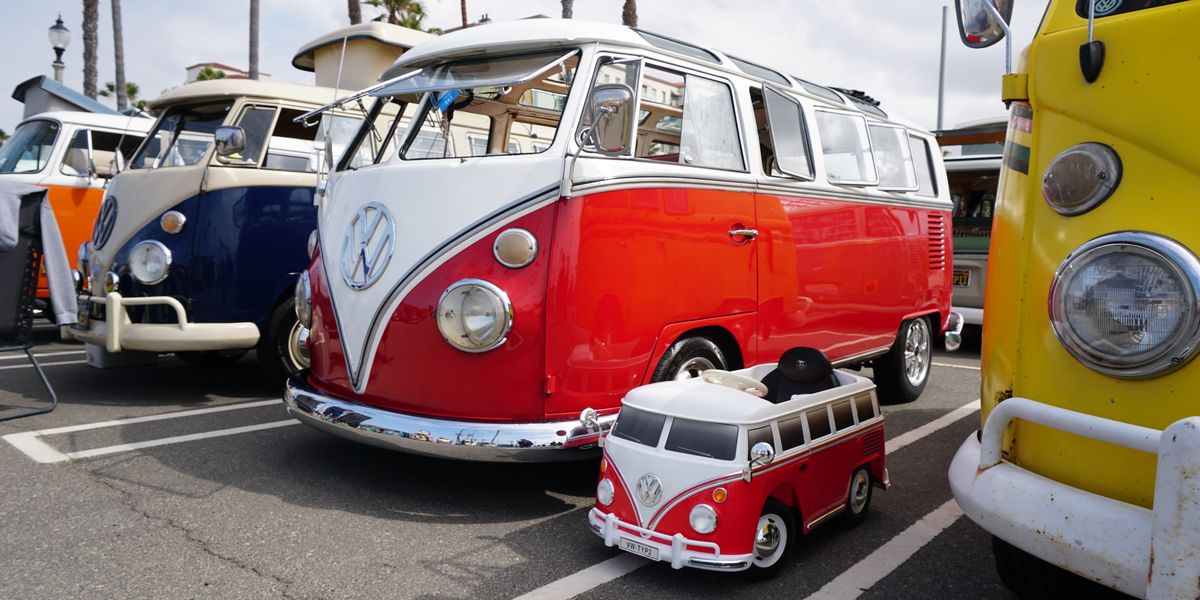  Estos históricos autobuses VW aparecieron para ayudar a lanzar el VW ID.  Zumbido