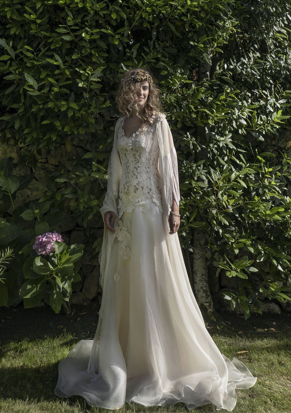 Gown, Dress, Wedding dress, Bridal accessory, Clothing, Bridal veil, White, Bridal clothing, Bride, Bridal party dress, 