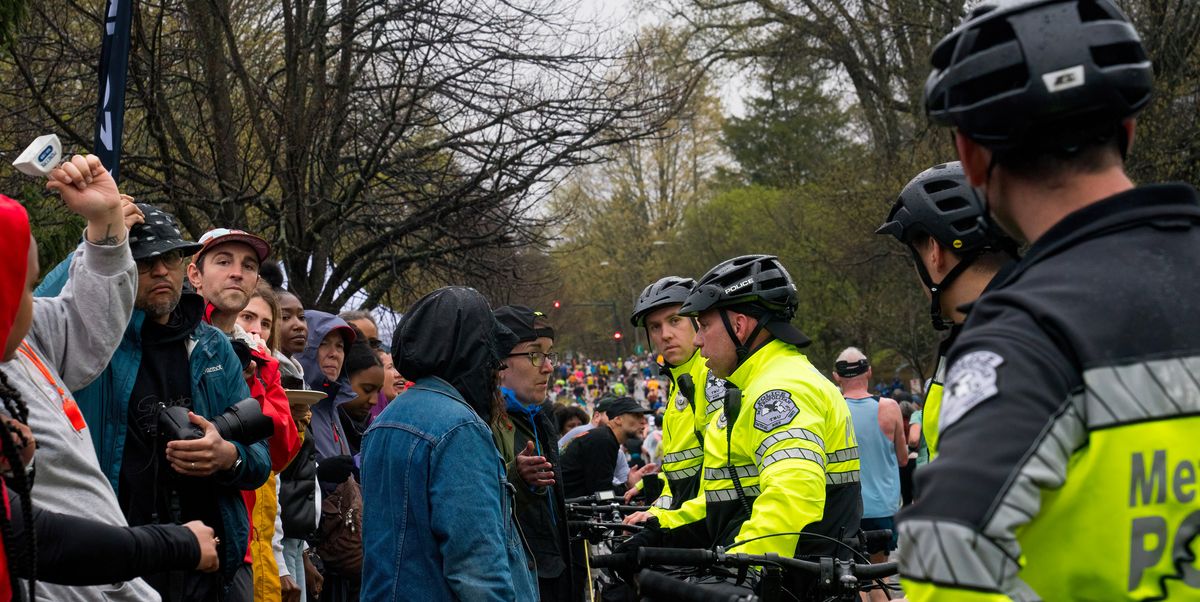 Photo of Schwarze Zuschauer sagen, die Polizei habe das Jubelviertel des Boston-Marathons ins Visier genommen