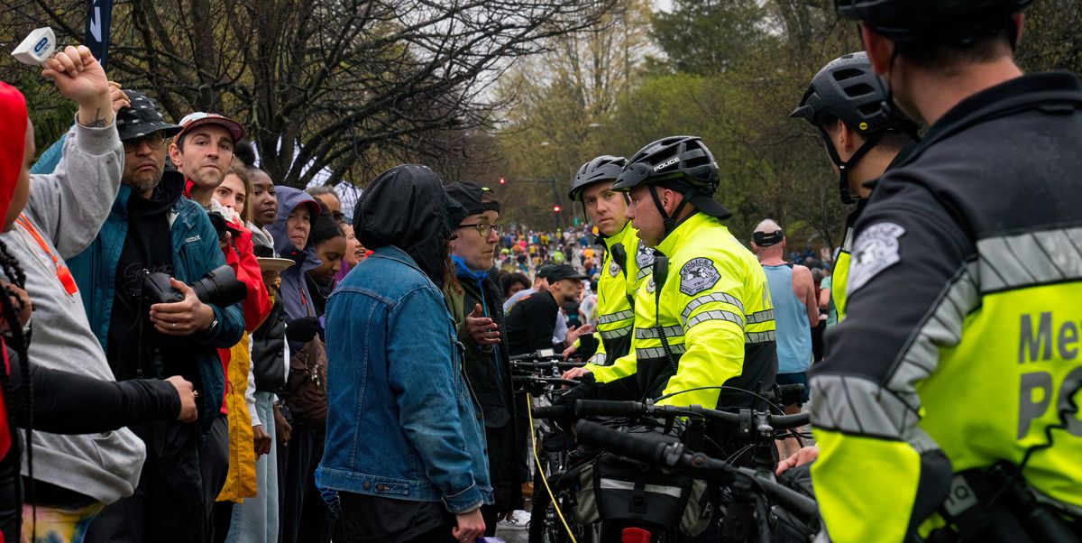 Schwarze Zuschauer sagen, die Polizei habe das Jubelviertel des Boston-Marathons ins Visier genommen