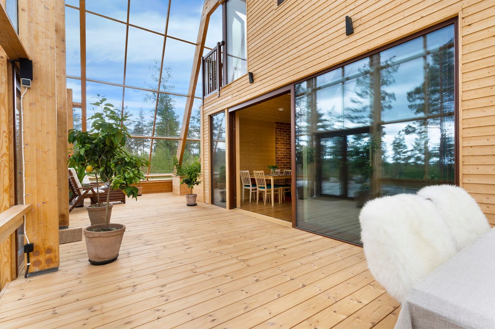 la casa atri está construida en madera y cristal