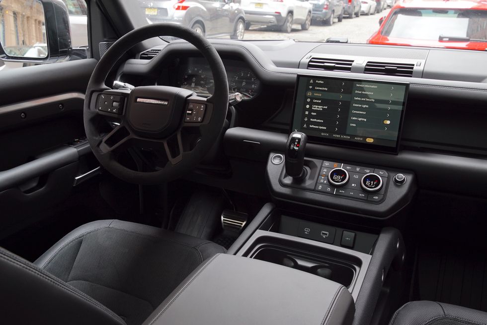2022 Land Rover Defender V8 Is the Ultimate Flexmobile