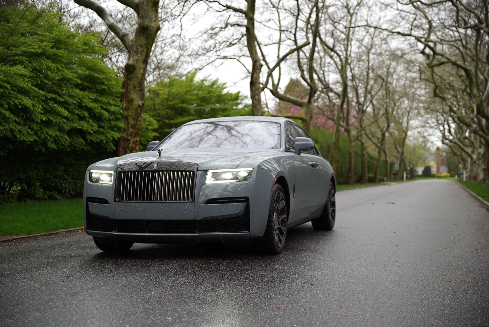 Blacked out Rolls Royce Cullinan aka  Cars Enthusiasts  Facebook