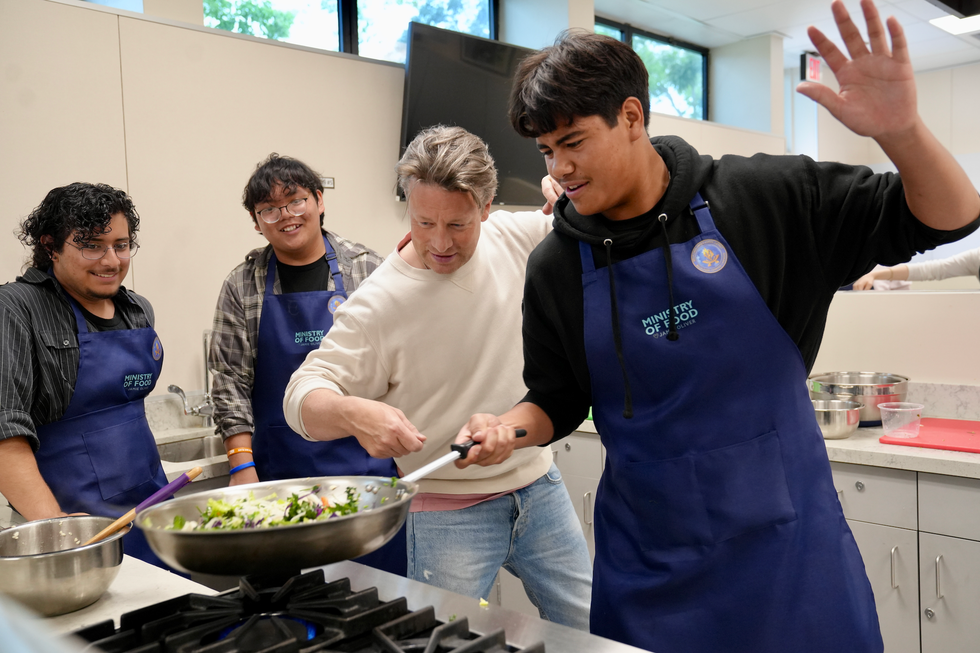jamie oliver cooks with students