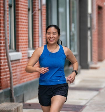 runner smiling runner in a blue shirt smiling