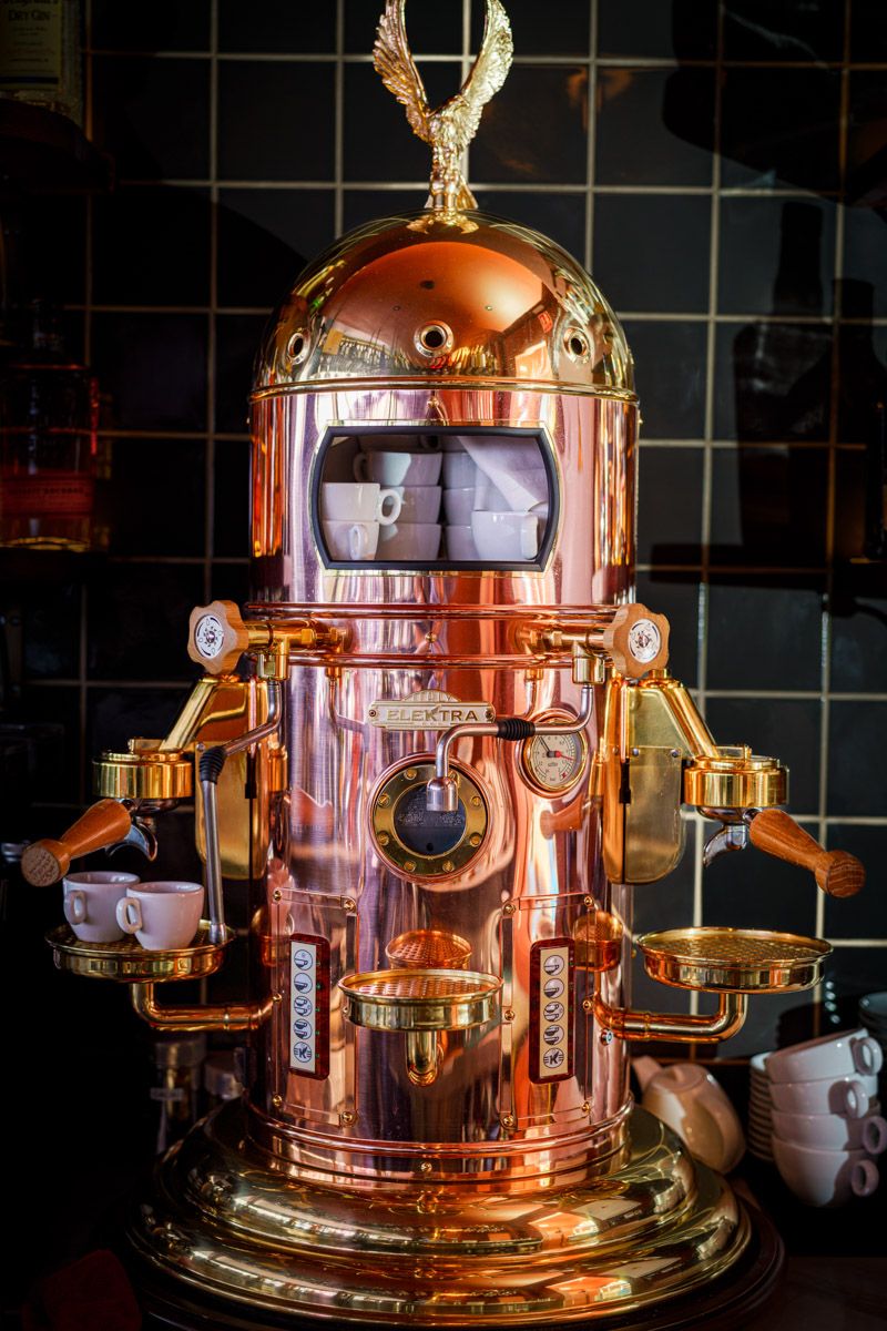 máquina de café con forma de robot