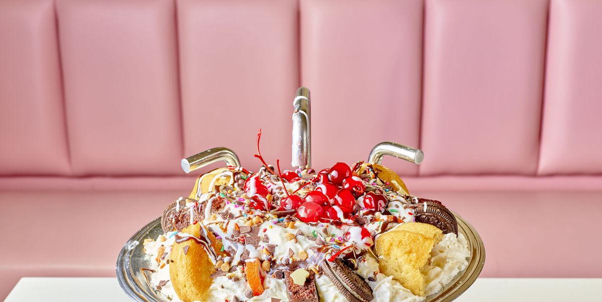 Lots of toppings to add to your sundae - Picture of Kelly's