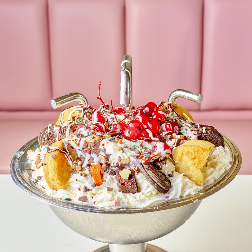 Marshmallow Ice Cream Sundaes in Cookie Bowls