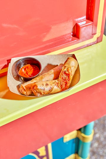 pepperoni pizza spring rolls
