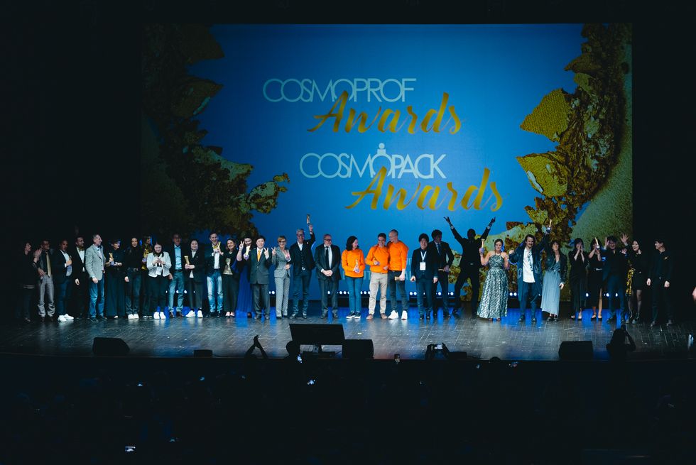 i vincitori sul palco di cosmoprof e cosmopack awards