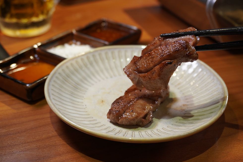 米其林一星日本和牛專賣店「俺達的肉屋」推出雙人套餐！彈嫩厚切牛舌、羽下翼板和牛太銷魂必吃