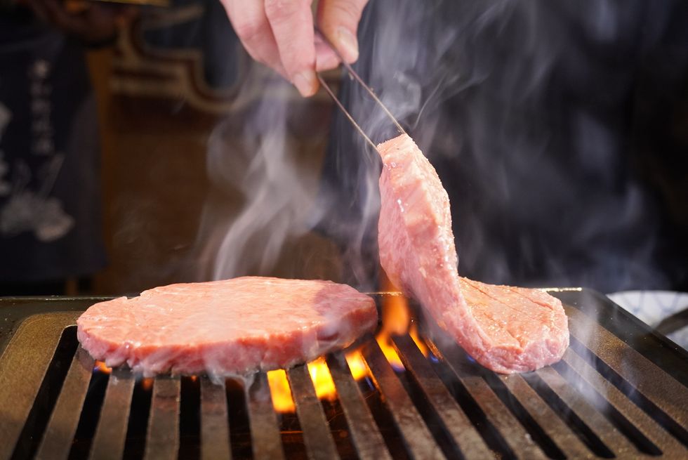米其林一星日本和牛專賣店「俺達的肉屋」推出雙人套餐！彈嫩厚切牛舌、羽下翼板和牛太銷魂必吃