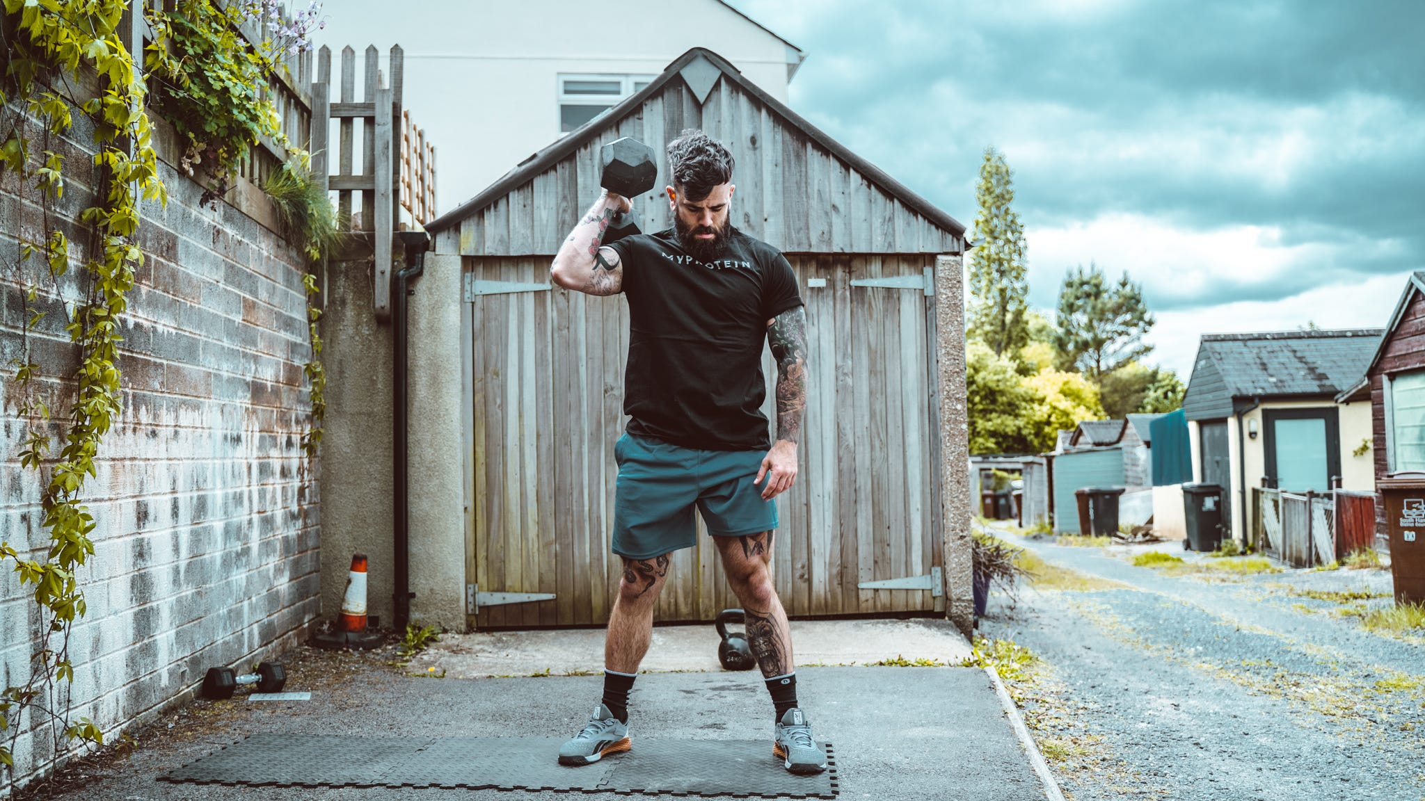 Human leg, Shorts, House, Knee, Asphalt, Active shorts, Athletic shoe, Roof, Rural area, Physical fitness, 