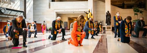 nancy pelosi and congressional democrats kneeling