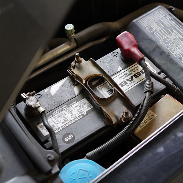 How to Disconnect a Car Battery Safely: Expert Tips for Safe Removal
