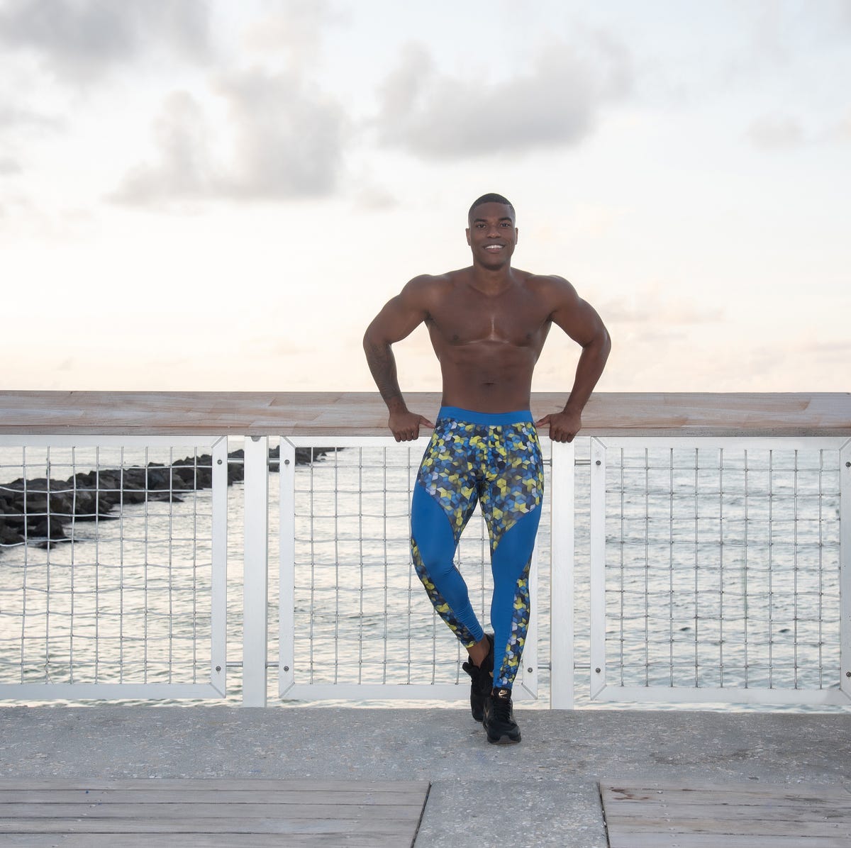 How Men Can Wear Compression Leggings and Tights With Less Bulge