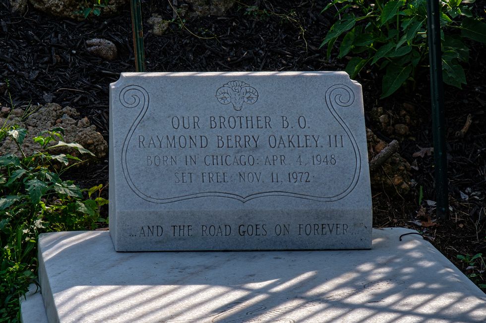 ベリー・オークリーの墓石