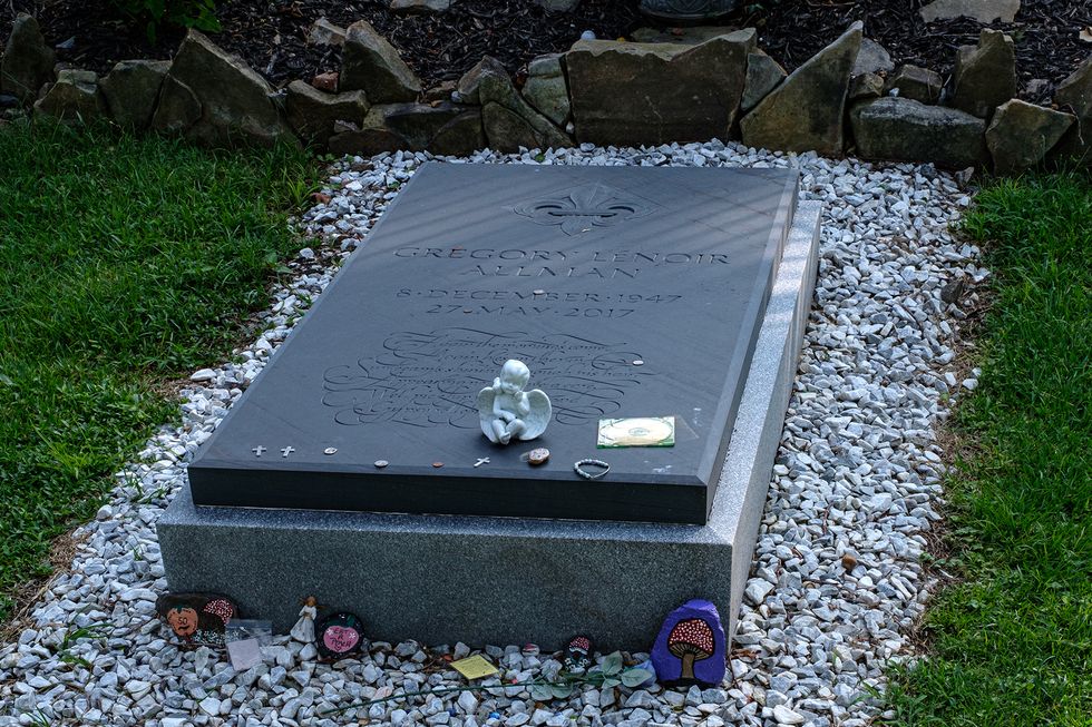 グレッグ・オールマンの墓石