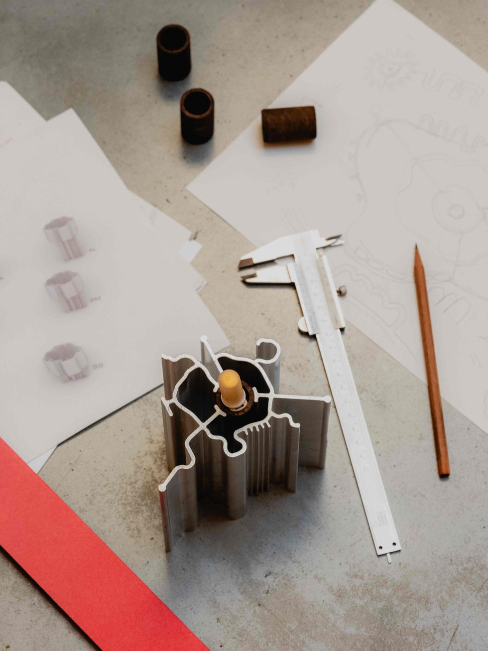 a mechanical device with a screw