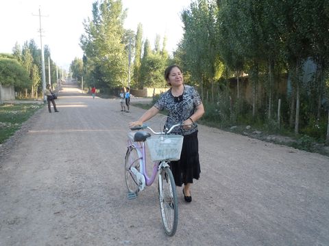 dawut walking a bicycle through kashgar, xinjiang in 2008
