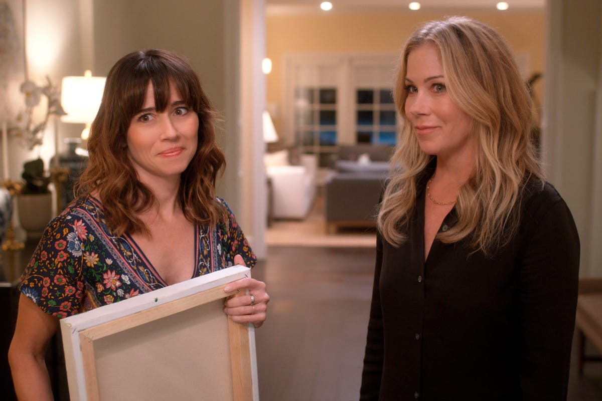 Dead to Me Creator Liz Feldman Explains That Cliffhanger Ending