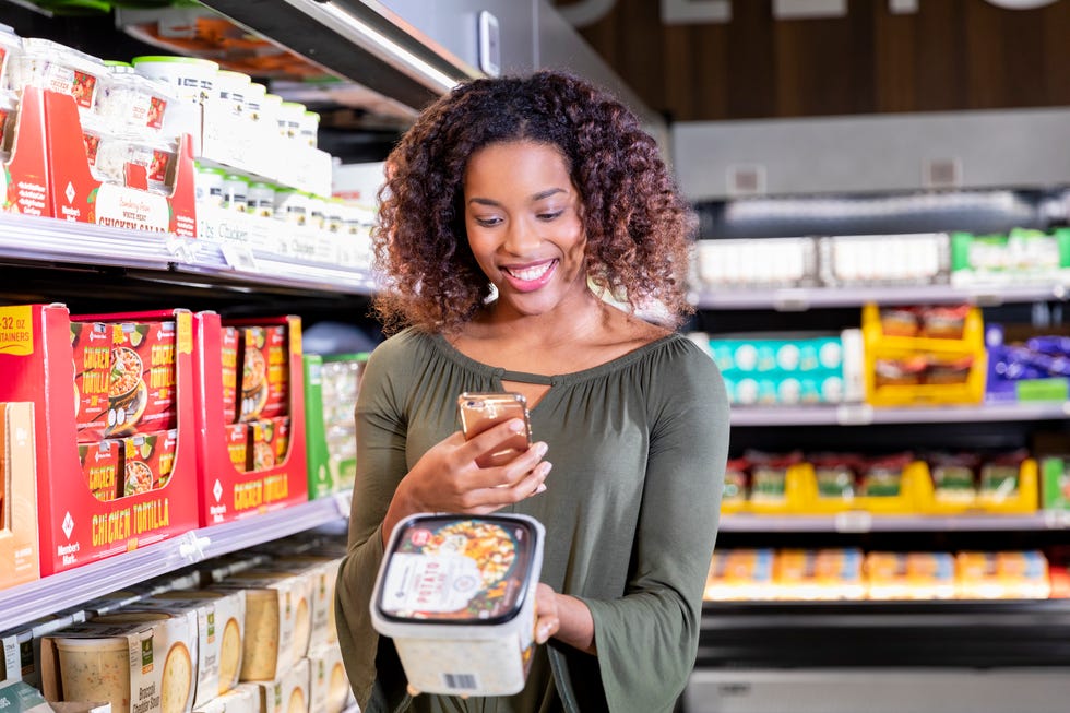 Grocery store, Supermarket, Retail, Convenience food, Snack, Fast food, Prepackaged meal, Customer, Convenience store, Food, 