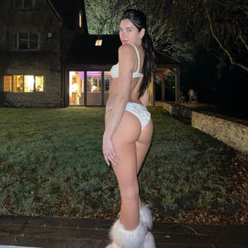 dua lipa en bikini