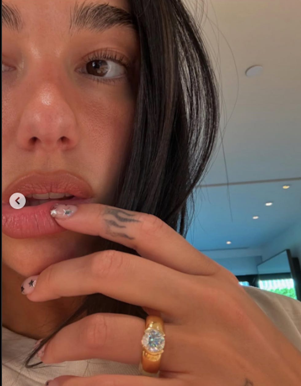 dua lipa yüzük