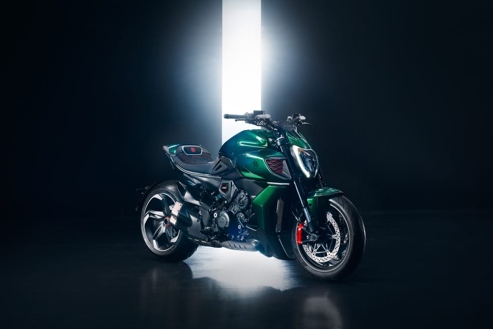 ducati-diavel-bentley-103-65736f6225358.jpg