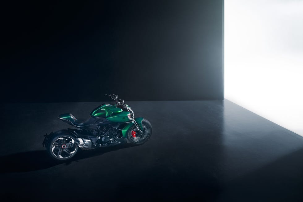 ducati-diavel-bentley-104-65736f625dae2.jpg