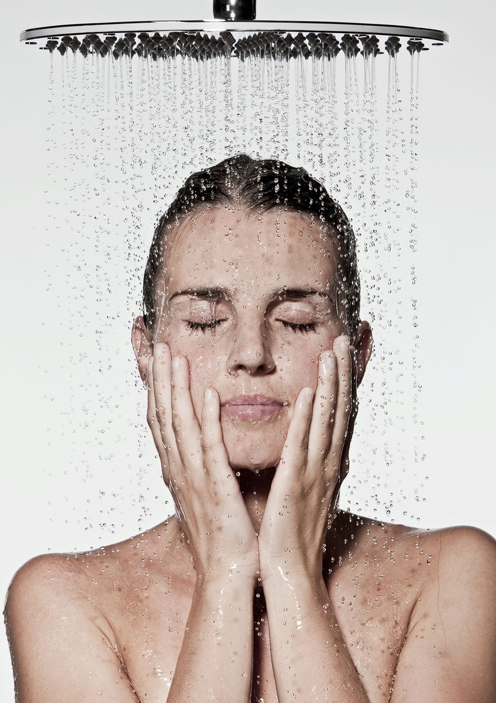 Cerca de 3.000 millones de personas no tienen acceso a este bien tan preciado, imprescindible para frenar el contagio del Coronavirus. Sigue estos sencillos consejos para ahorrar agua, como ducharse en lugar de bañarse.