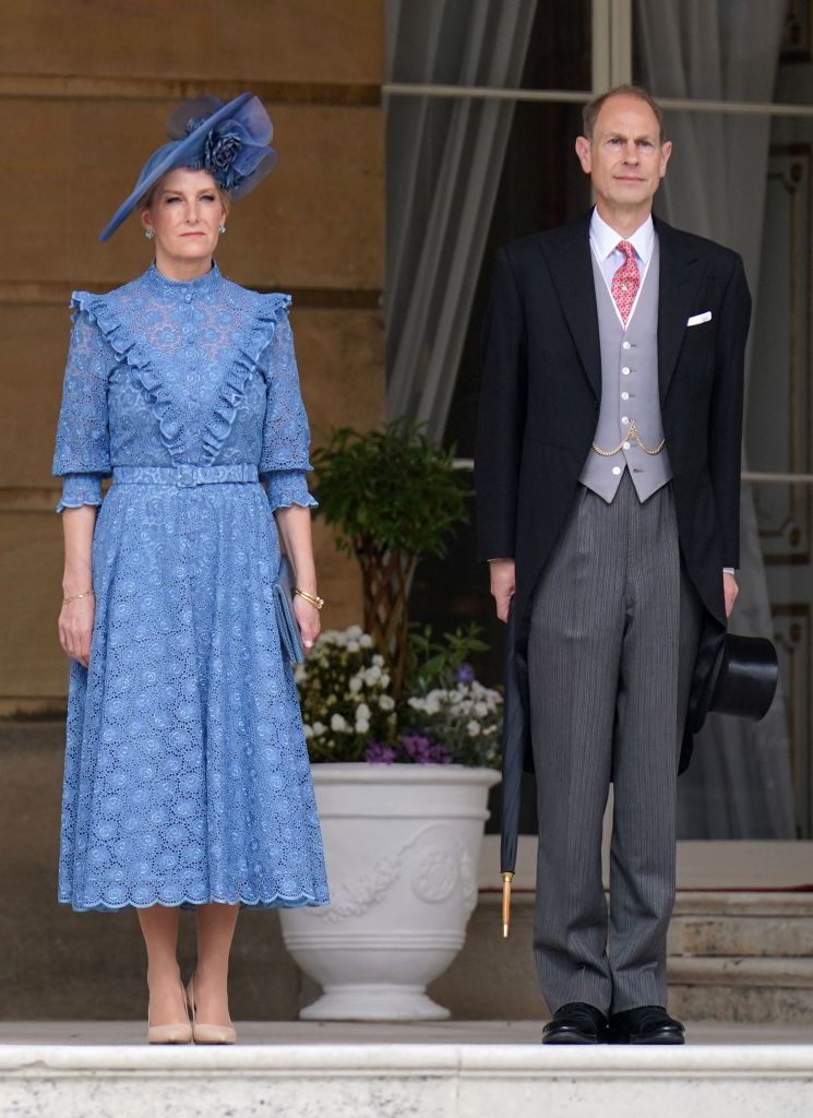 Kate Middleton Vestito Blu Copiato Alla Duchessa Di Edimburgo