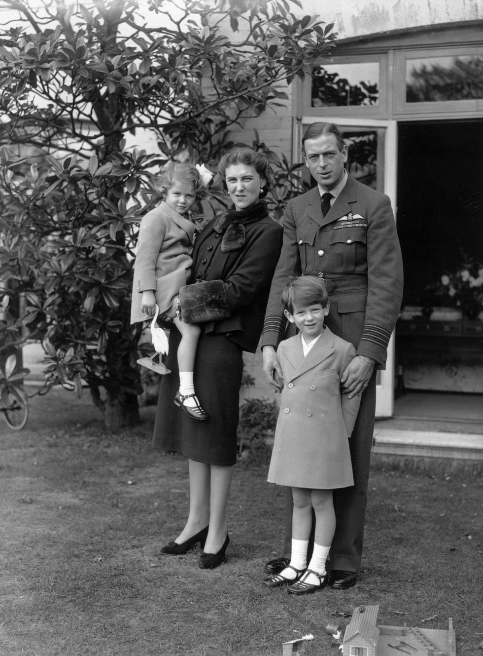 ﻿george, duca di kent, con la moglie marina di grecia e i figli nel 1940