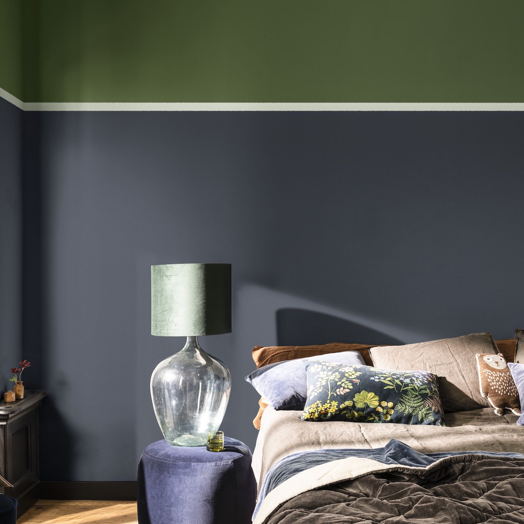 https://hips.hearstapps.com/hmg-prod/images/dulux-colour-of-the-year-2020-tranquil-dawn-creativity-palette-1581297967.jpg?crop=0.668xw:1.00xh;0.0374xw,0&resize=2048:*