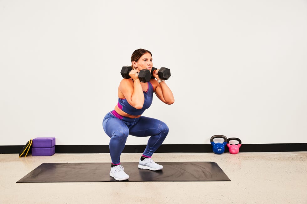 coach jess movold doing a dumbbell workout for beginners in august 2022