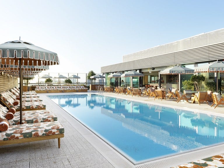 Swimming pool, Resort, Building, Property, Leisure centre, Leisure, Architecture, Hotel, Vacation, Resort town, 