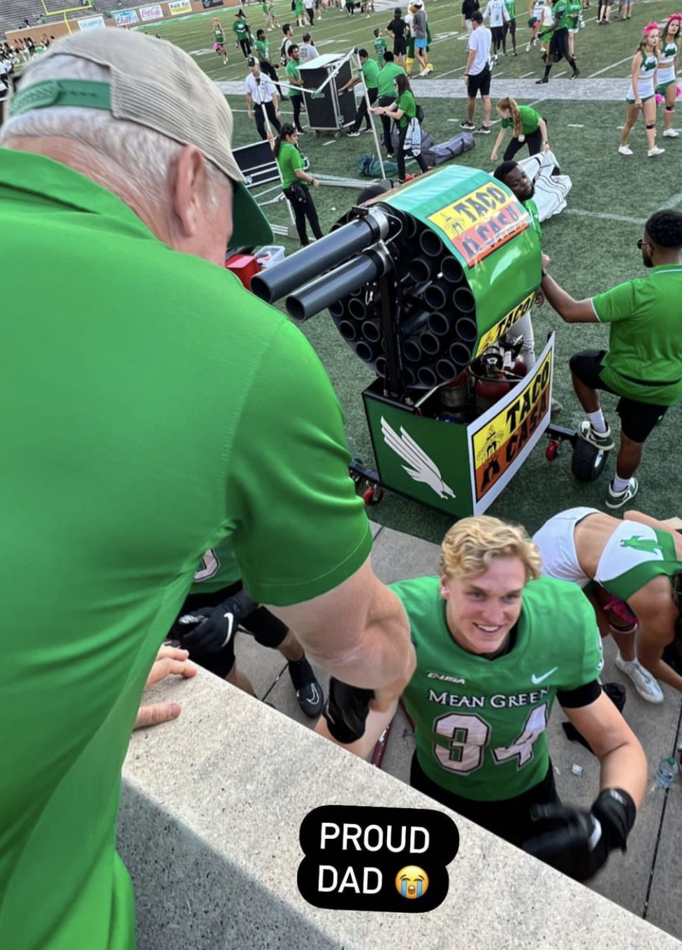 https://hips.hearstapps.com/hmg-prod/images/dummond-family-cheering-on-bryce-at-football-game-2-1664813656.png