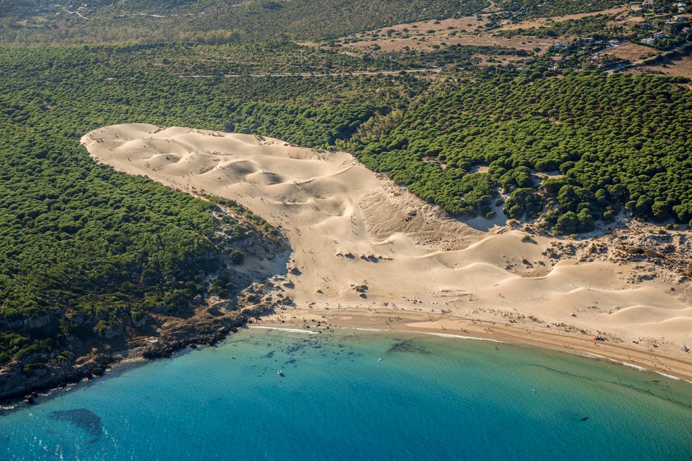 una ruta con las mejores playas de cádiz desde tarifa a caños de meca pasando por lugares y pueblos tan bonitos como bolonia, baelo claudia, playa de cañuelo, zahara de los atunes, barbate y vejer de la frontera