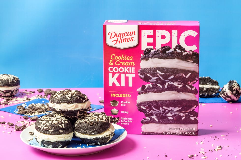 duncan hines epic cookies  cream cookie baking kit
