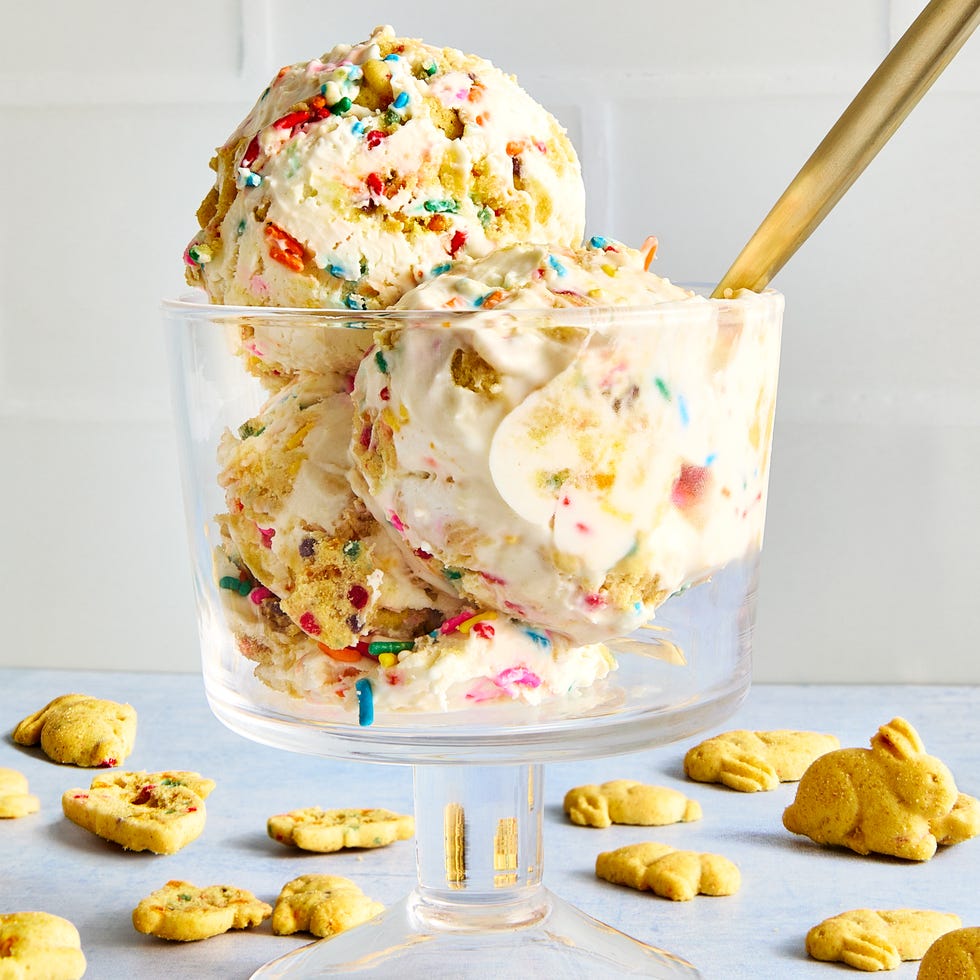 vanilla ice cream with dunkaroos pieces and sprinkles