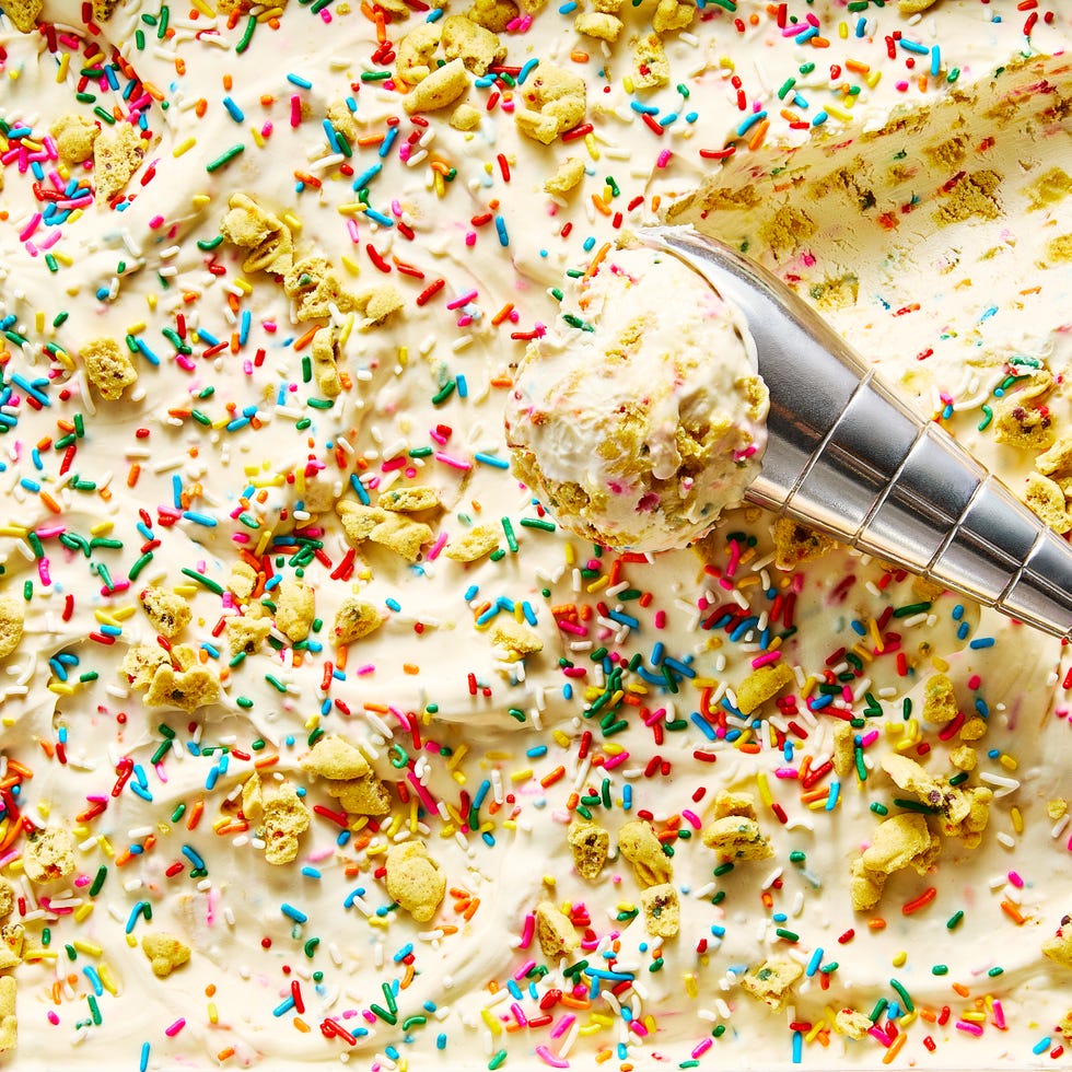 vanilla ice cream with dunkaroos pieces and sprinkles