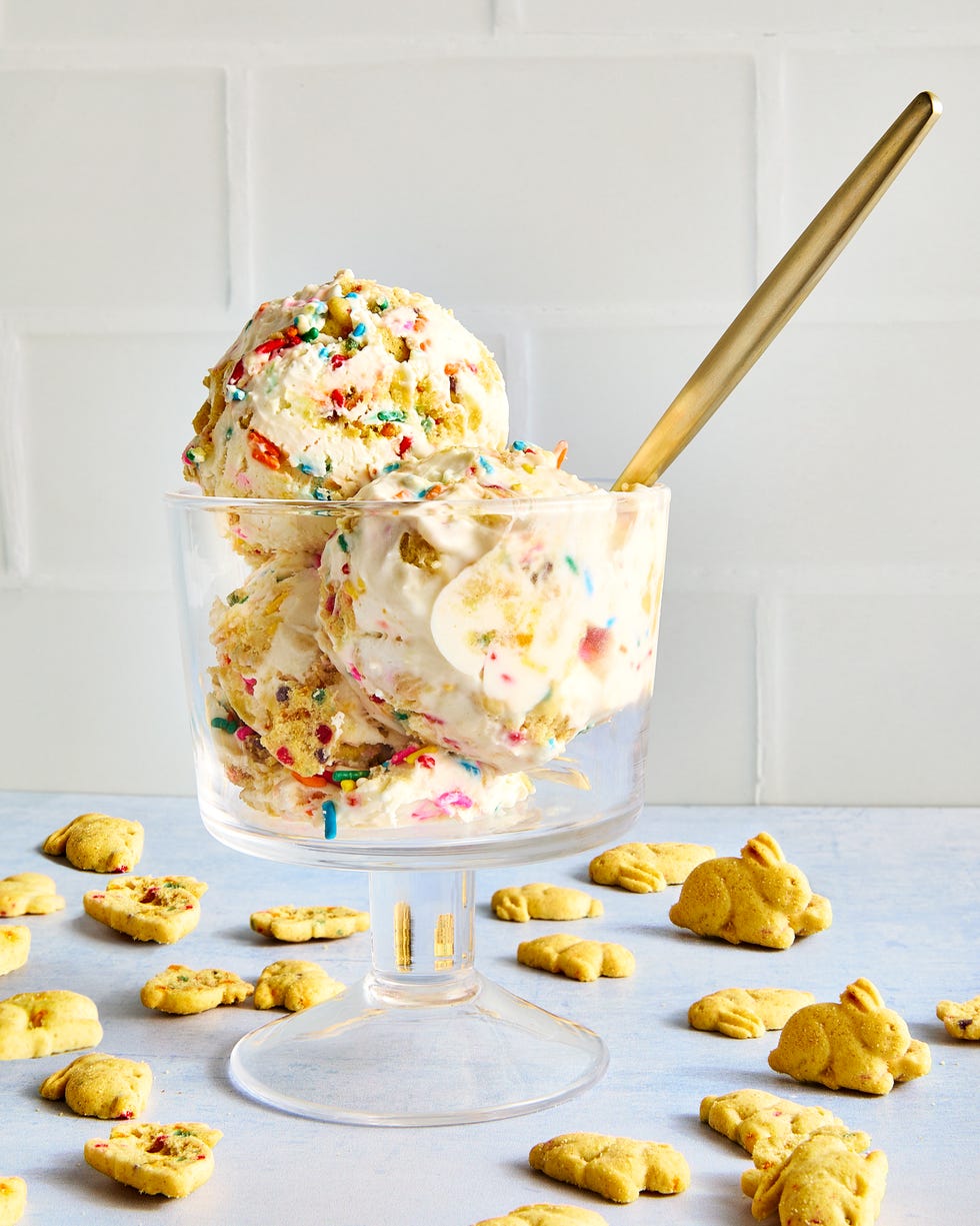 vanilla ice cream with dunkaroos pieces and sprinkles