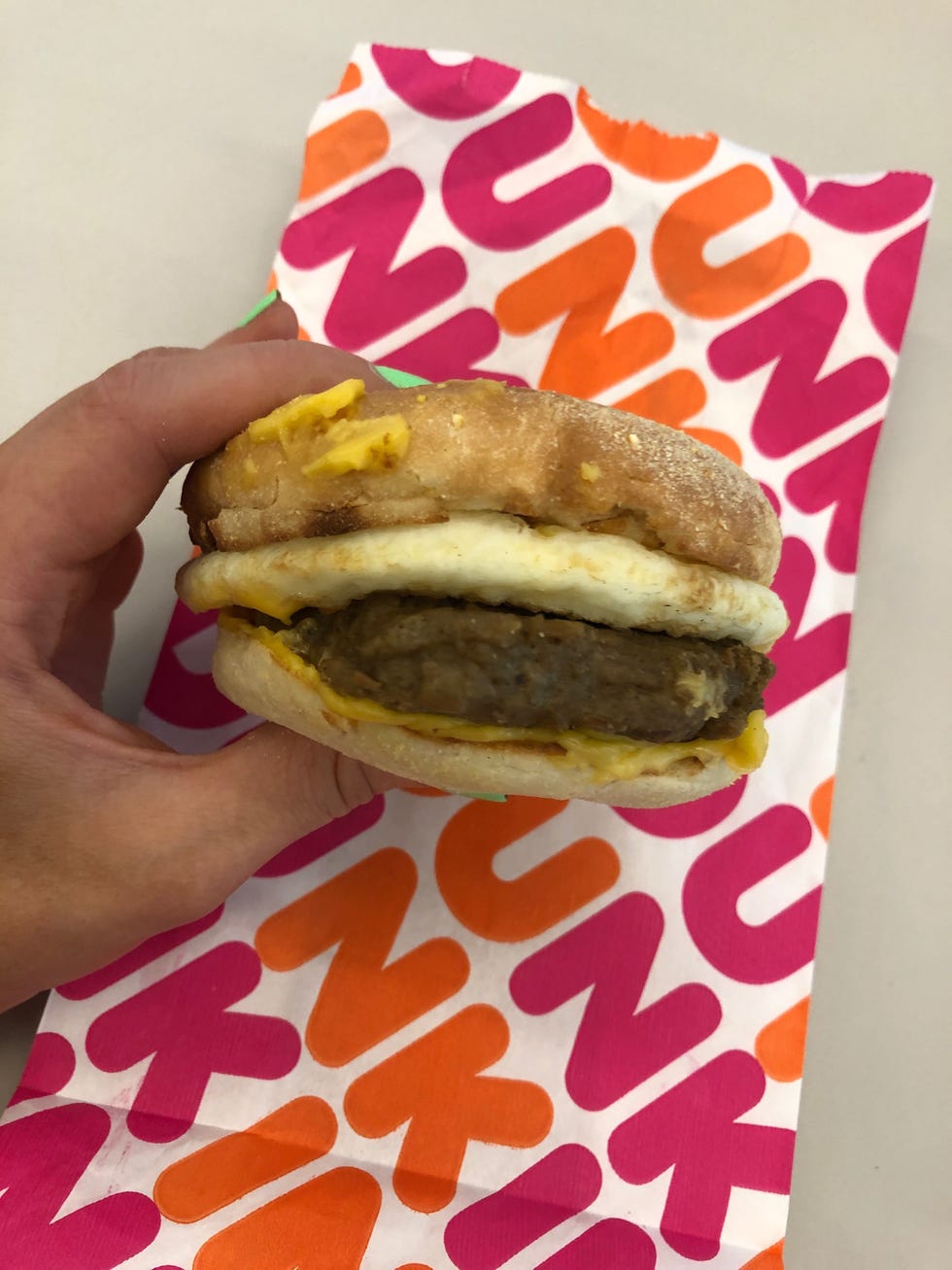 Food, Hamburger, Cheeseburger, Fast food, Junk food, Cuisine, Dish, Bun, Baked goods, Breakfast sandwich, 
