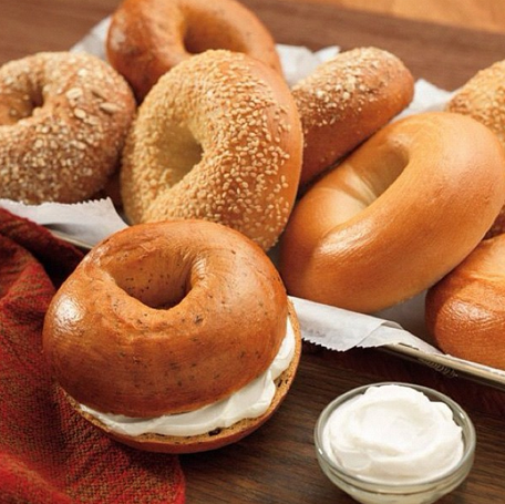 Bagel, Food, Cider doughnut, Dish, Cuisine, Baked goods, Simit, Bread, Ingredient, Doughnut, 