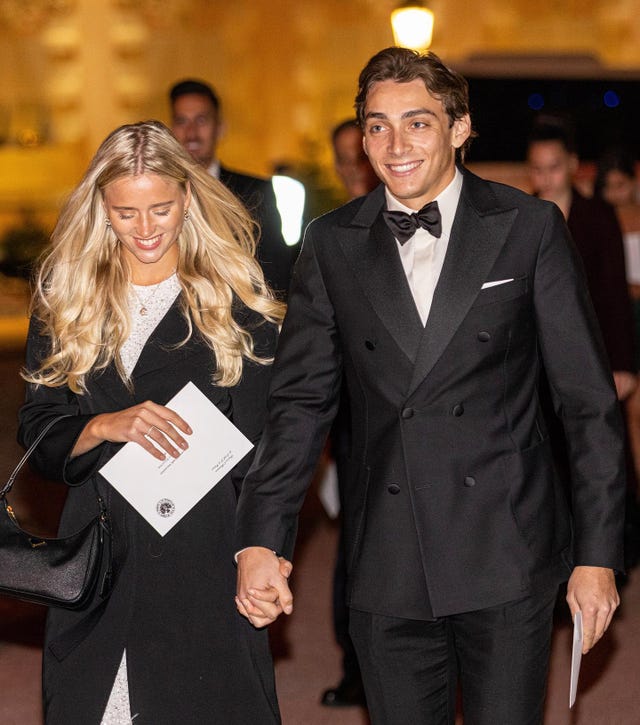 mondo douplantis con una ragazza