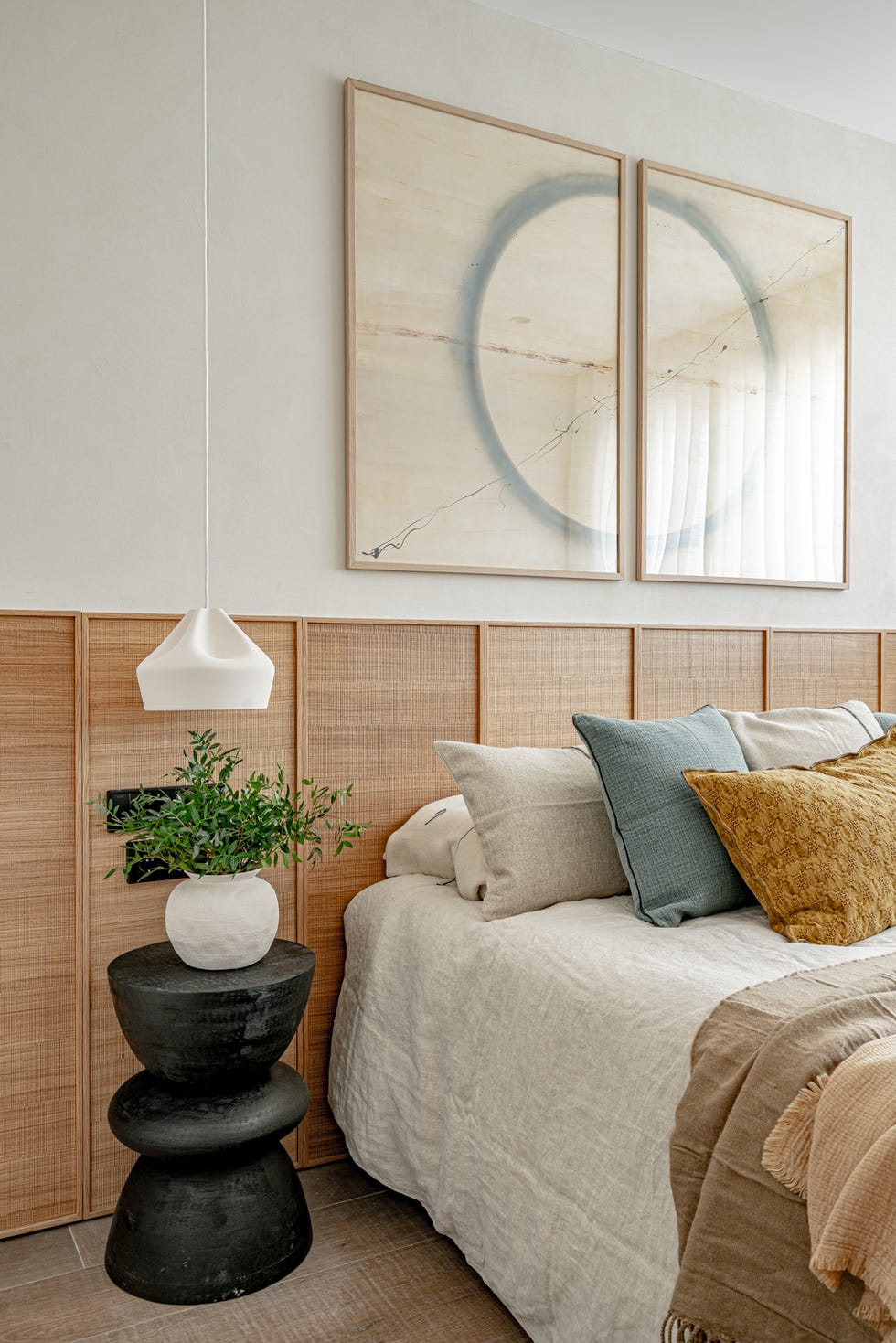 dormitorio natural con cabecero de madera