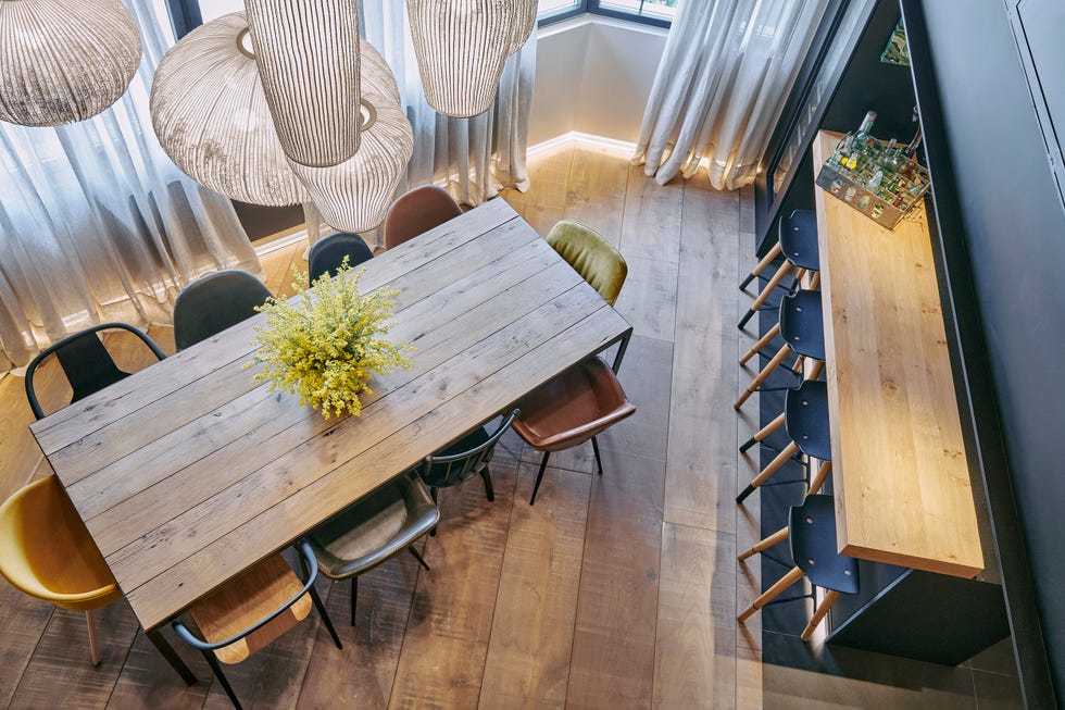 comedor abierto a la cocina con estilo industrial moderno
