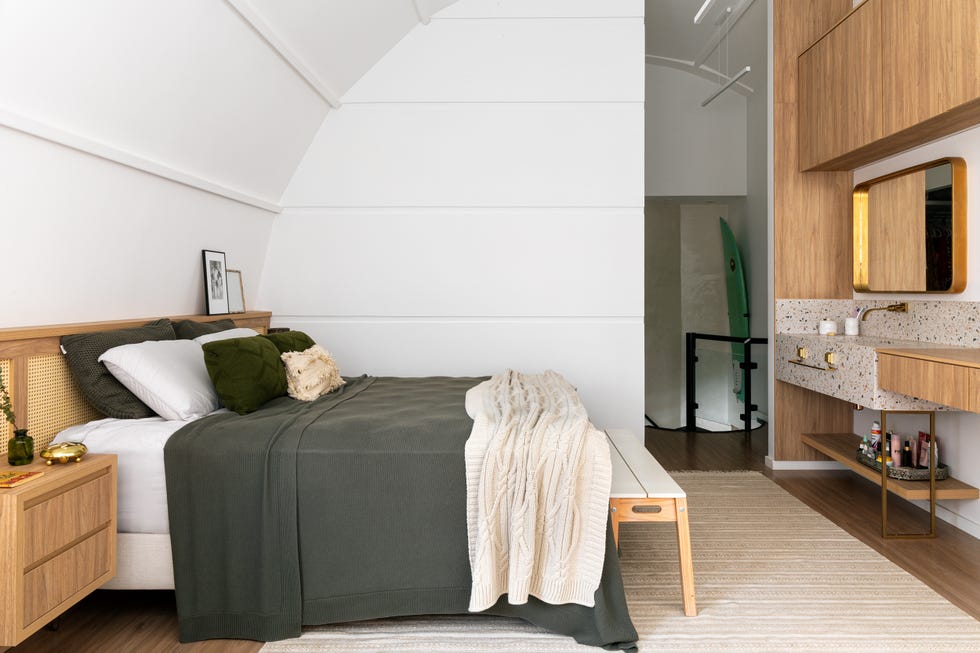 dormitorio con baño en suite